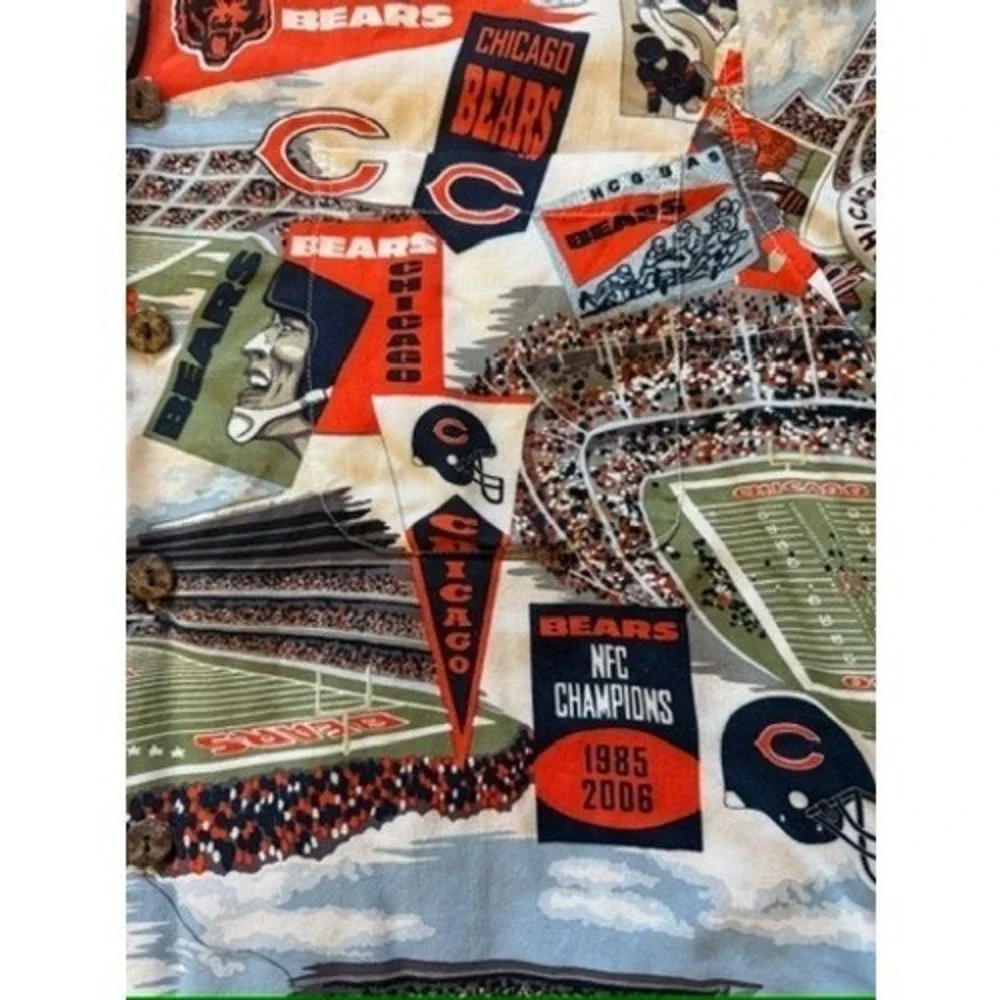 NFL Team Apparel Chicago Bears All Over Stadium‎ Print Rayon Camp Shirt Mens L